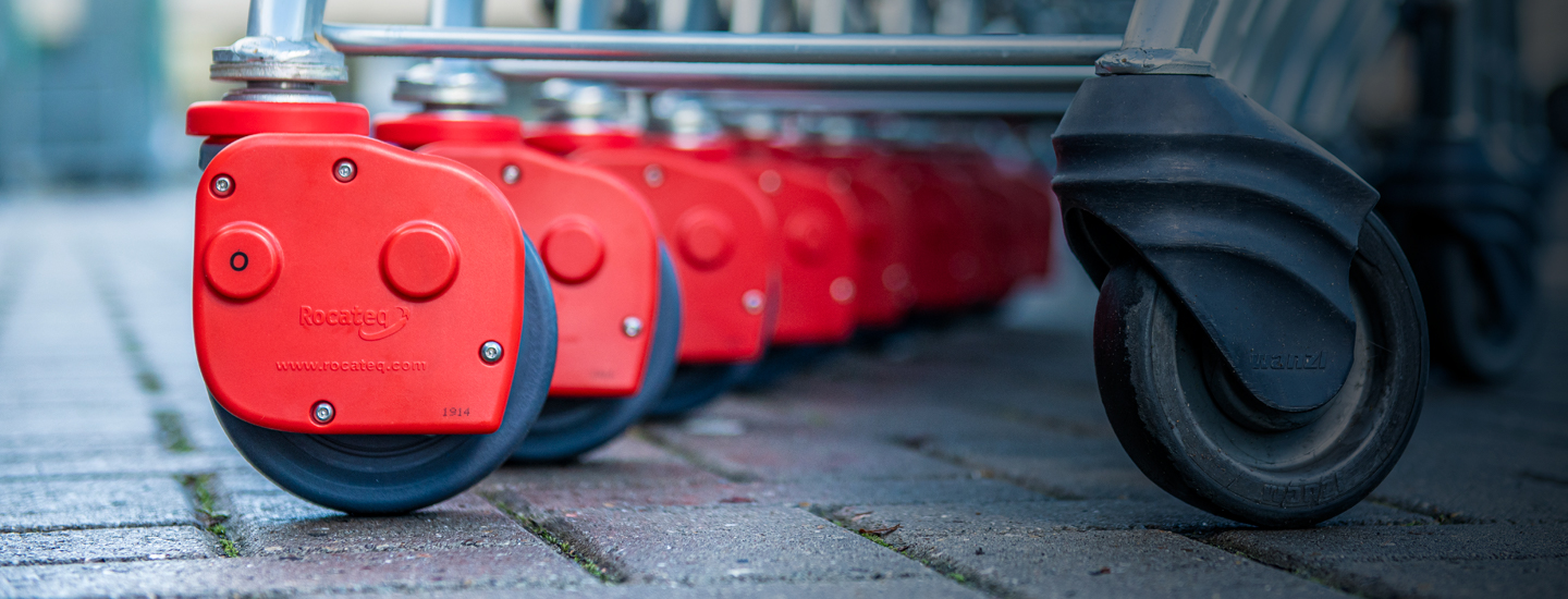 Customer Uses Holes To Secure Bottles in Shopping Cart Hack